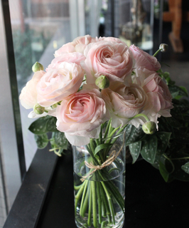 ホワイトデーのプレゼントにぴったりな花言葉を持つフラワーギフト 花屋の輪郭 Life Deco